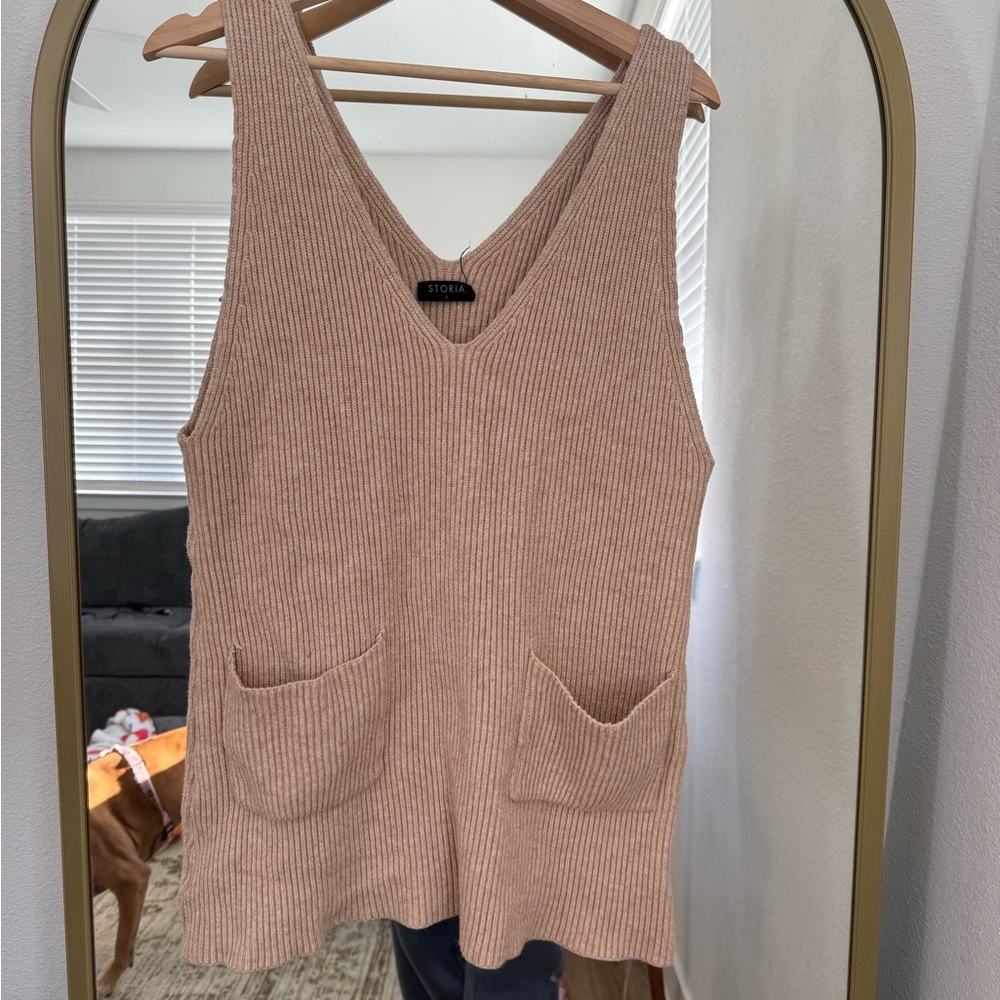 Storia Women's Beige Ribbed Tank Top with Pockets